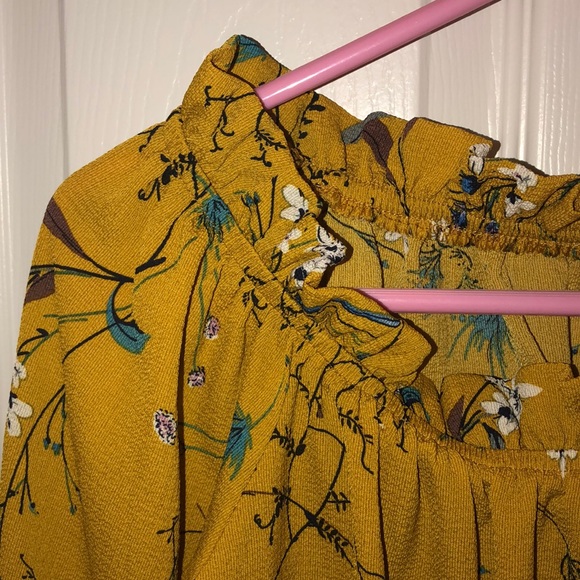 2/$12 Cute — Cropped blouse with tie. - Picture 2 of 6